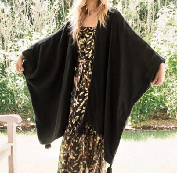 🎉🎉HOST PICK × 2🎉🎉 Cleobella Sevigny Capelet - Picture 2 of 4